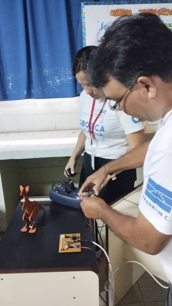 fundabitguaric2's tweet photo. @Fundabit_  estuvo presente en el #FLISol2023 Calabozo, gracias a las políticas Educativas  del Presidente @NicolasMaduro con el Proyecto de Robótica Educativa ponente Tutor Cbit  Franklin Carapa #JusticiayReparación https://t.co/UcULe8OtFl