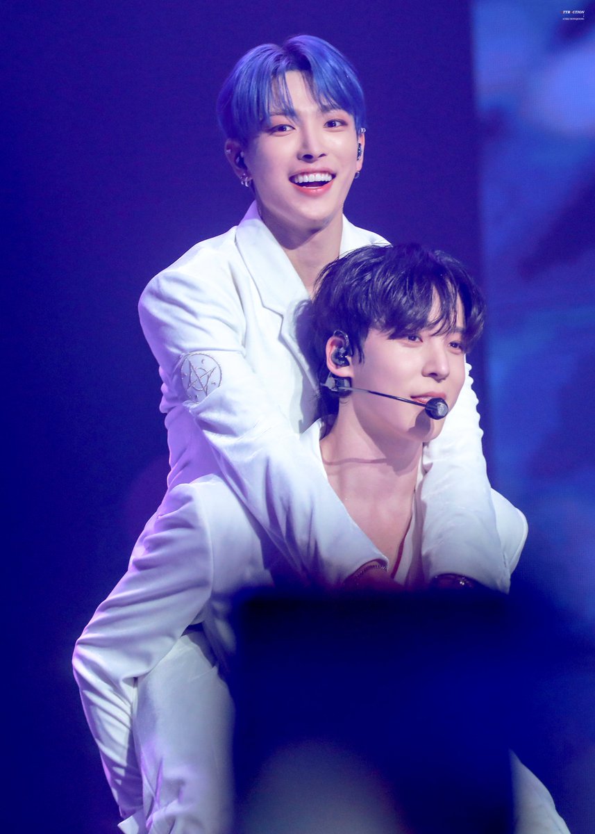 230428 💙🤍 #에이티즈 #ATEEZ #홍중 #HONGJOONG #섹시뽀쨕홍중 #항상보고싶홍