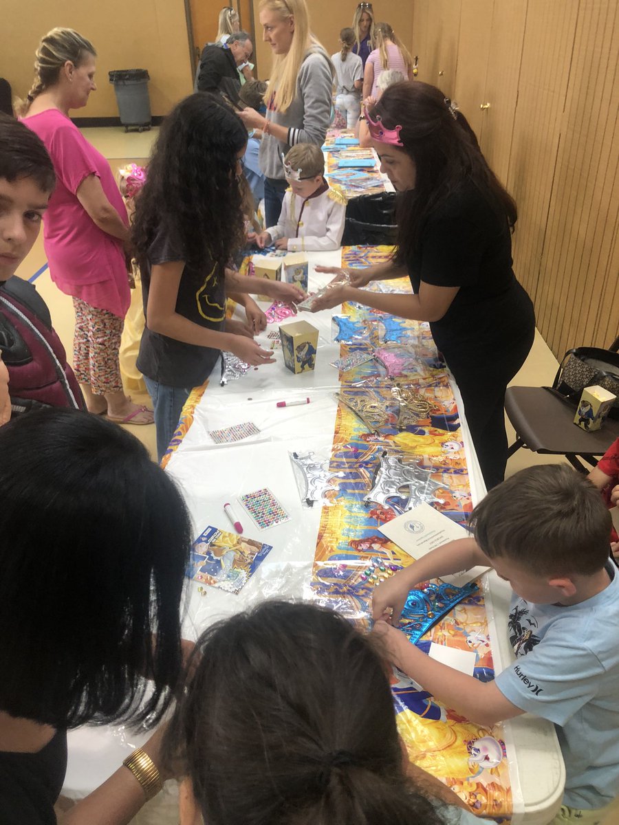 RachelPloss's tweet photo. Tonight families get to be the guest at @StJosephSchools for Beauty and The Beast 🌹families can make crowns, get books, and picture with the cast before the show! 🎥 As a part of #SuncoastRemakeDays I can’t wait to see what families learn about theater! @SuncoastCGLR https://t.co/NuSBf8mHHb