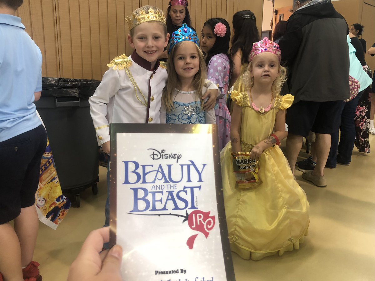 RachelPloss's tweet photo. Tonight families get to be the guest at @StJosephSchools for Beauty and The Beast 🌹families can make crowns, get books, and picture with the cast before the show! 🎥 As a part of #SuncoastRemakeDays I can’t wait to see what families learn about theater! @SuncoastCGLR https://t.co/NuSBf8mHHb