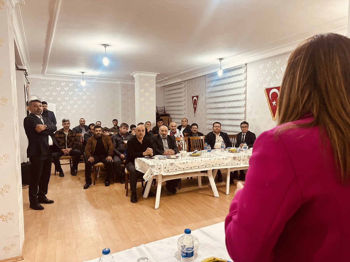 arzuerdemtc's tweet photo. 📍Bağcılar

Darende Dernekler Federasyonu Genel Başkanı Hulusi Eser ve kıymetli hemşehrilerimle Malatya İli Darende İlçesi Çevre Köyleri Yardımlaşma ve Dayanışma Derneği Başkanı Mehmet Ayhan bey ve yönetimiyle bir araya geldik. Birliğimiz daim olsun. https://t.co/2szOhdjupy