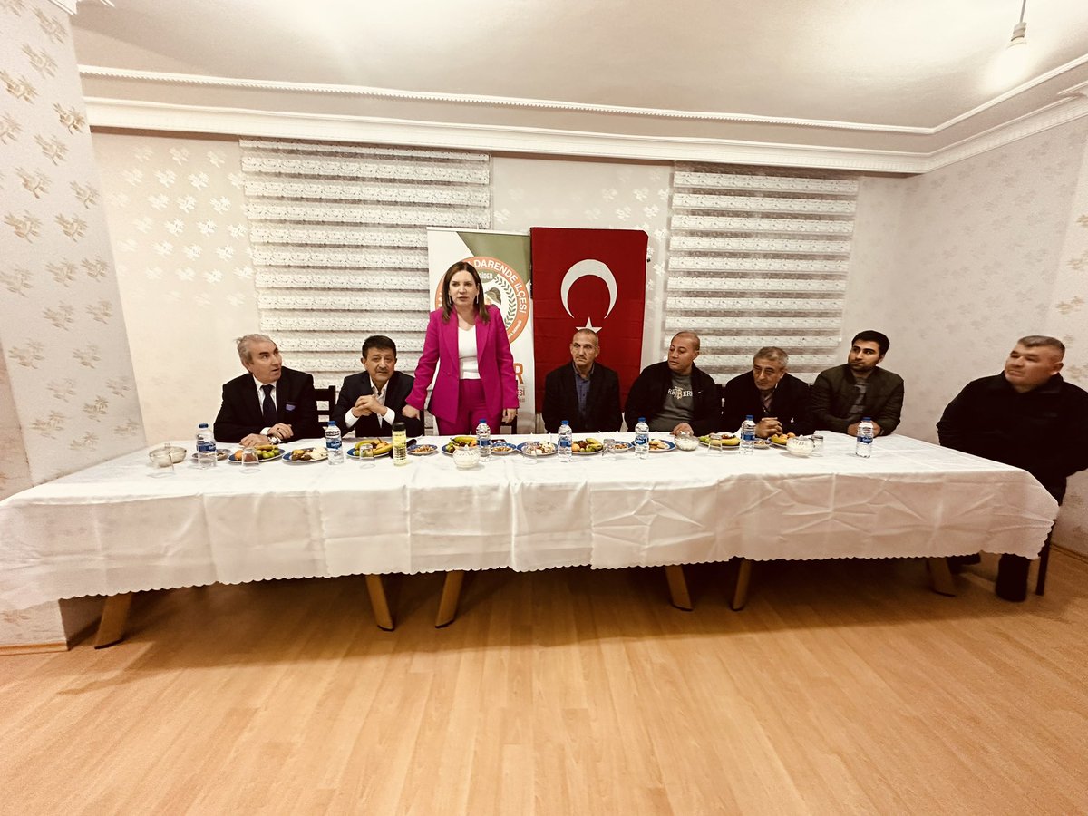 arzuerdemtc's tweet photo. 📍Bağcılar

Darende Dernekler Federasyonu Genel Başkanı Hulusi Eser ve kıymetli hemşehrilerimle Malatya İli Darende İlçesi Çevre Köyleri Yardımlaşma ve Dayanışma Derneği Başkanı Mehmet Ayhan bey ve yönetimiyle bir araya geldik. Birliğimiz daim olsun. https://t.co/2szOhdjupy