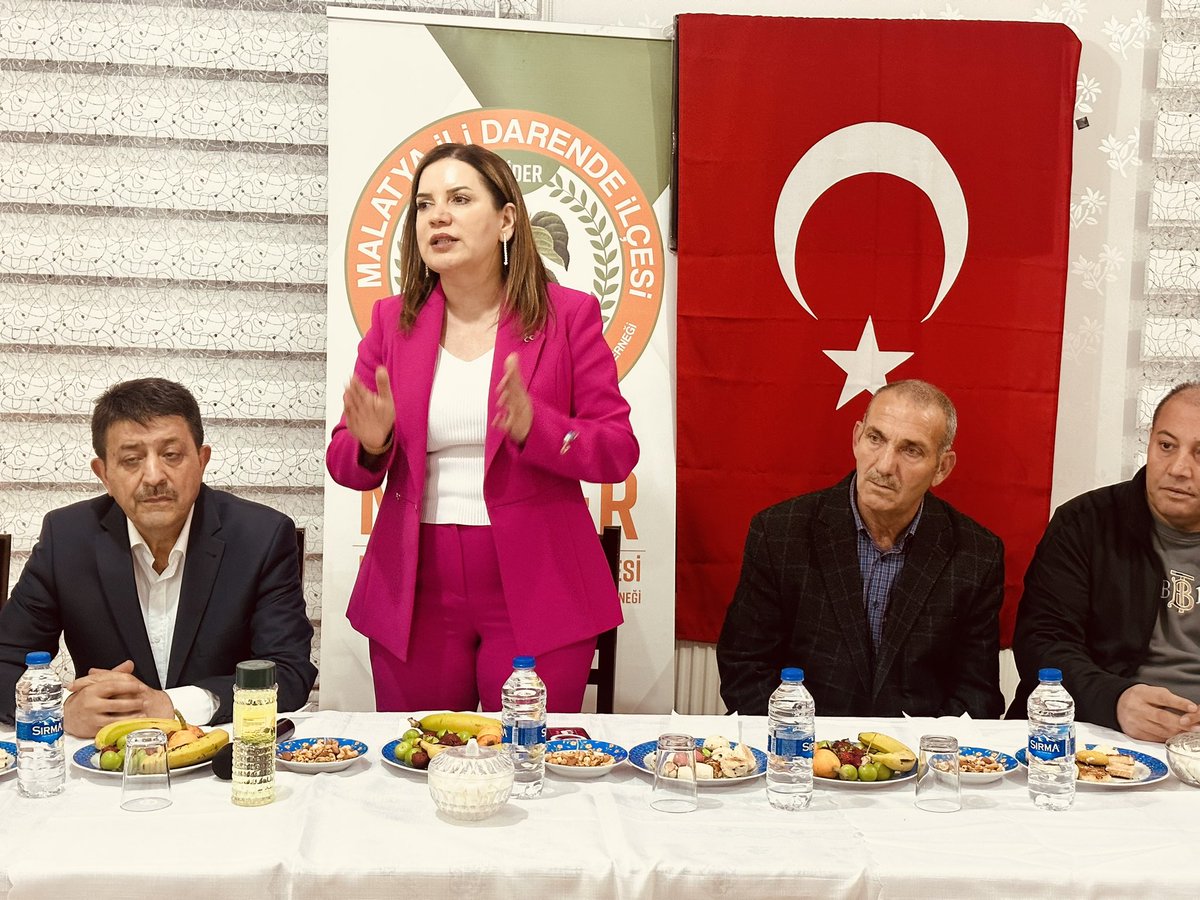 arzuerdemtc's tweet photo. 📍Bağcılar

Darende Dernekler Federasyonu Genel Başkanı Hulusi Eser ve kıymetli hemşehrilerimle Malatya İli Darende İlçesi Çevre Köyleri Yardımlaşma ve Dayanışma Derneği Başkanı Mehmet Ayhan bey ve yönetimiyle bir araya geldik. Birliğimiz daim olsun. https://t.co/2szOhdjupy