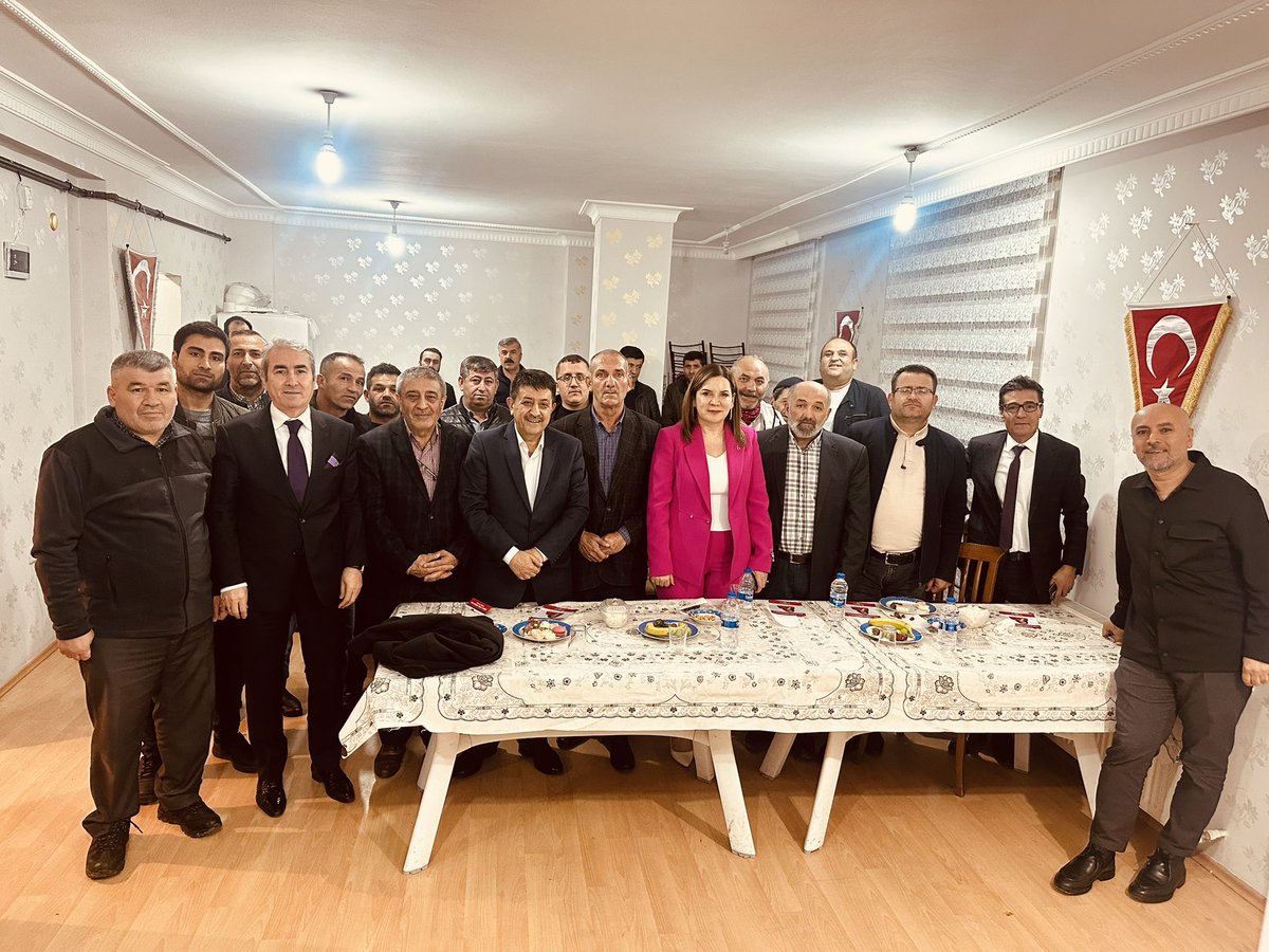 arzuerdemtc's tweet photo. 📍Bağcılar

Darende Dernekler Federasyonu Genel Başkanı Hulusi Eser ve kıymetli hemşehrilerimle Malatya İli Darende İlçesi Çevre Köyleri Yardımlaşma ve Dayanışma Derneği Başkanı Mehmet Ayhan bey ve yönetimiyle bir araya geldik. Birliğimiz daim olsun. https://t.co/2szOhdjupy