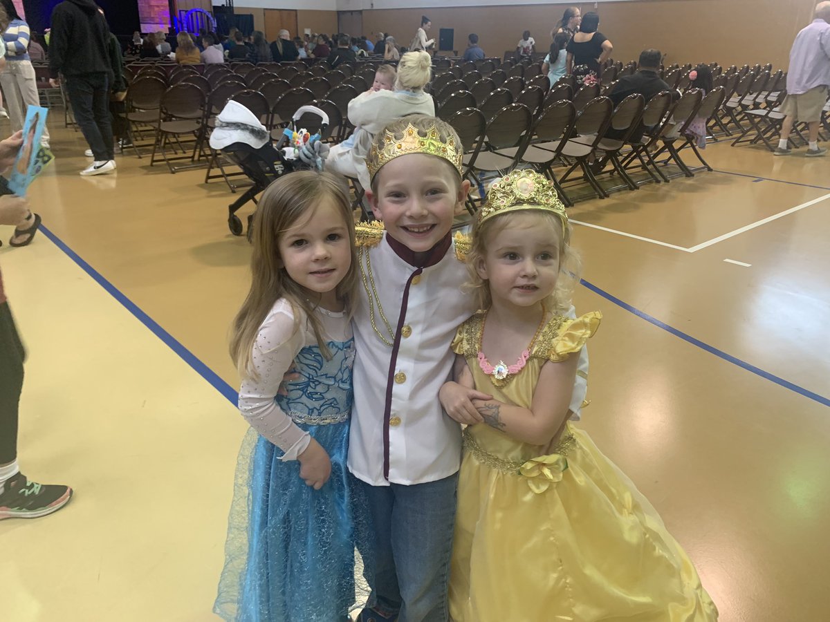 risreltpf's tweet photo. The show is about to begin. Beauty and the Beast @sjcsbradenton. #beourguestatsjcs.  Professional photos with the characters by Laray@visualizenet.com  So much joy, so many smiles! https://t.co/9abiSCbFky
