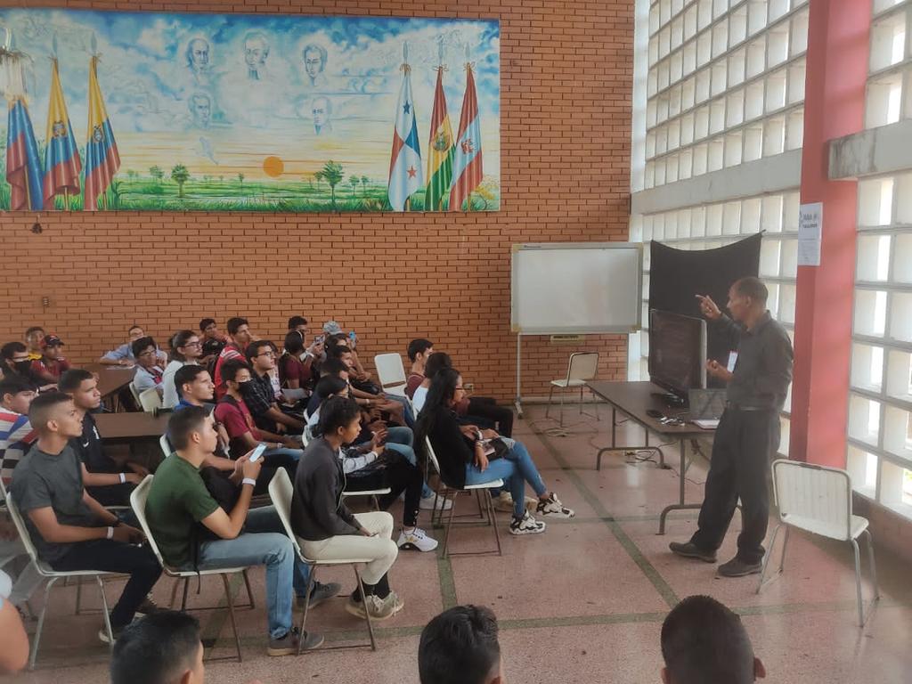 fundabitguaric2's tweet photo. Finalizado con éxito el #Flisol2023 dónde se realizaron exhibiciones, talleres y ponencias en la aplicación de la tecnología libre, el uso de la Robótica Educativa e innovación del emprendimiento. @NicolasMaduro @_LaAvanzadora @Fundabit_
 #JusticiaYReparación #SomosFundabit https://t.co/fRwisq9rg7