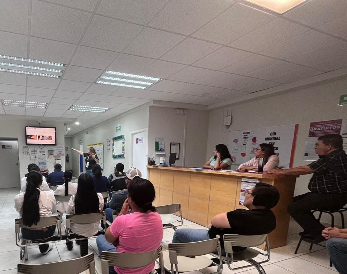 CecosamaHillo's tweet photo. 📌 El día de hoy se llevó a cabo una capacitación por parte de Protección Civil conmemorando el "Dia Mundial de la seguridad y la salud en el trabajo"
#YoMeCuidoEnElTrabajo
#SaludMental
#CapaSonora
#Adicciones
Capa Sonora https://t.co/bftQDu4ebZ
