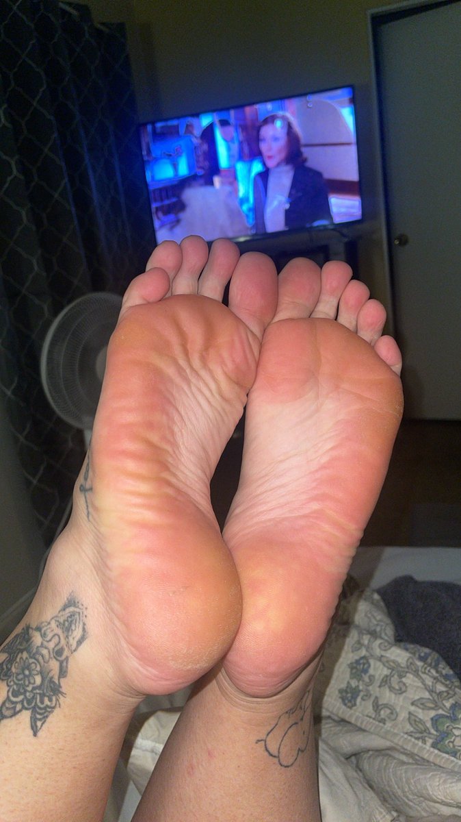 Kcmgoddess's tweet photo. Ask me about my menu for my big soles. I’m ready to make content. Let’s make it happen! 

#bbwfeet #bbw #bbwgram #footfetishnation #feet #bbwfootfetish #bbwfeetlovers #bbwlovers #bbwgoddess #bbws #feetgoddess #footlover #footgoddess #fatfeet #bbwsoles #meatysoles #bbwfeetfetish https://t.co/NtBlZJ5zbq
