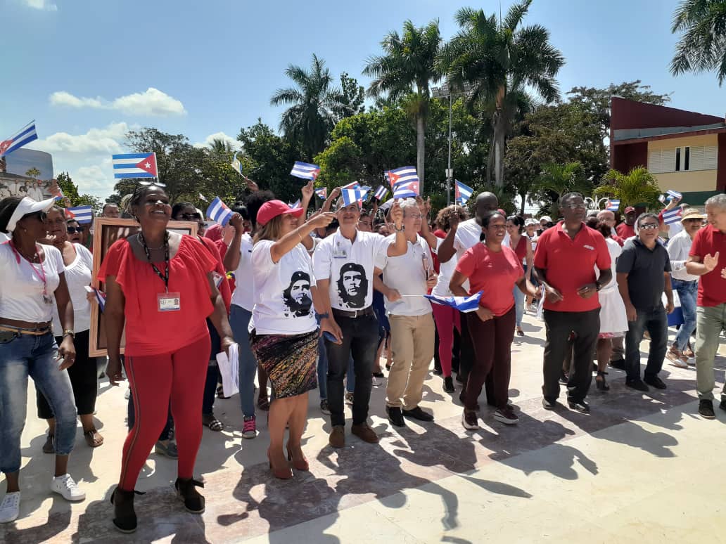 TaniaMCruzHdez's tweet photo. Fue un honor participar en la celebración 🥳por el #1Mayo, junto a la delegación de @unisontheunion, que se encontraba en la @Colaboracionqba, y trabajadores de ese centro.
Comprometidos con Fidel y la Revolución, seguimos juntos poniendo #ALaPatriaManosYCorazón. https://t.co/PTG0K4o4iC