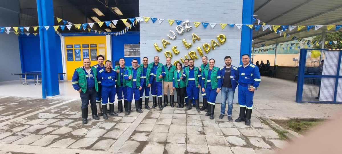 JeffersonFMarko's tweet photo. Hoy, 28 de abril, Día Mundial de la Seguridad y la Salud en el Trabajo, me enorgullece compartir con ustedes que culminamos con éxito la "Semana de la Seguridad". Como líder, trabajamos día a día para consolidar un entorno de trabajo seguro y saludable.
Seguridad en primer lugar. https://t.co/eqpaZQoK70