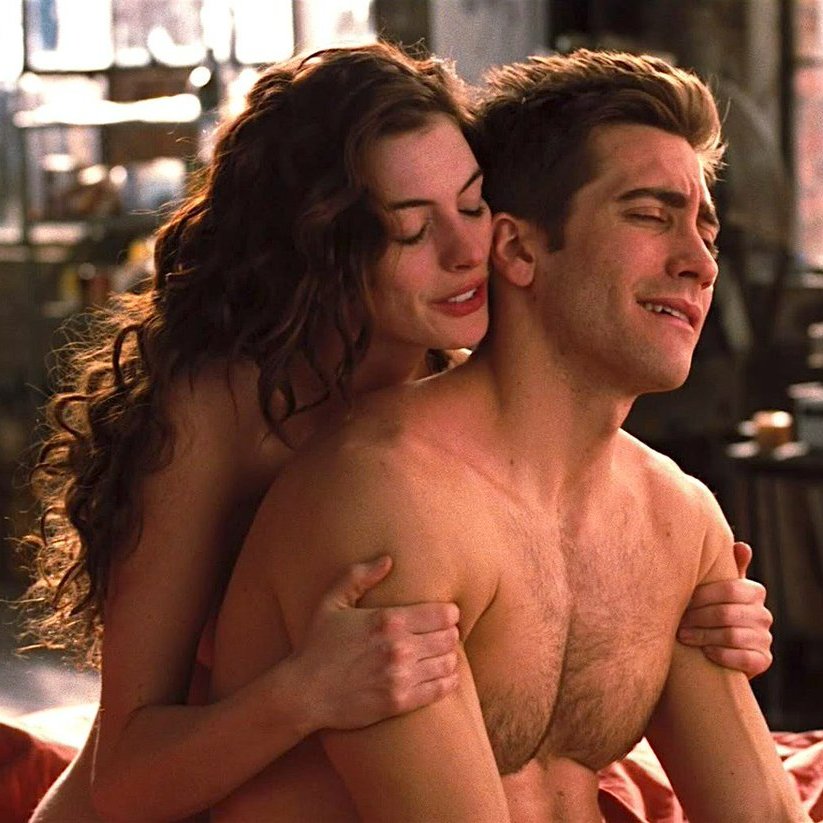AcervoCharts's tweet photo. 🚨 EITA: Jake Gyllenhaal afirmou que tem "sorte" de ter tido relações sexuais com Anne Hathaway duas vezes em filmes. https://t.co/xjPiBPnDLp