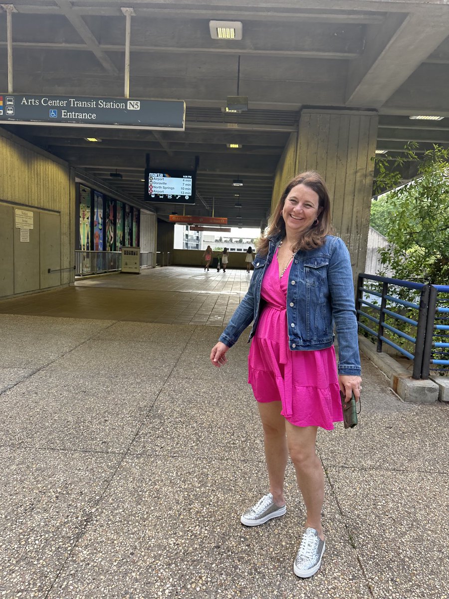 It’s definitely smarta to ⁦<a href="/MARTAtransit/">MARTA</a>⁩ if you’re going downtown tonight. #taylorswift + #transit = #fridaynightfun