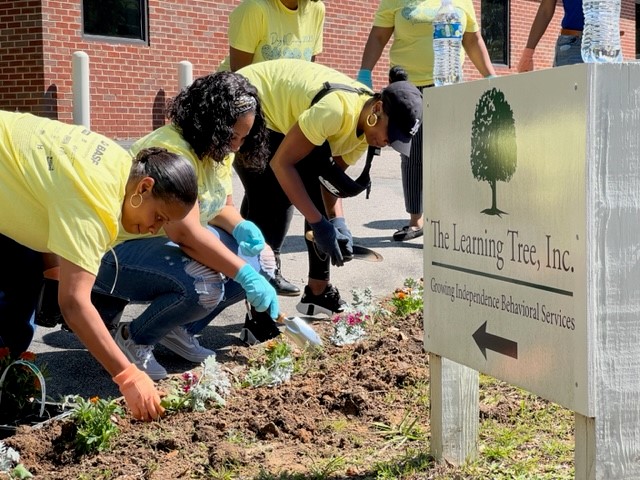 🌼 Proud to be a part of the United Way of Southwest Alabama's Day of Caring! The Mobile Airport Authority's team spent the day planting flowers at The Learning Tree to make their space a little brighter.  #LiveUnited #DayOfCaring #MobileAirportAuthority