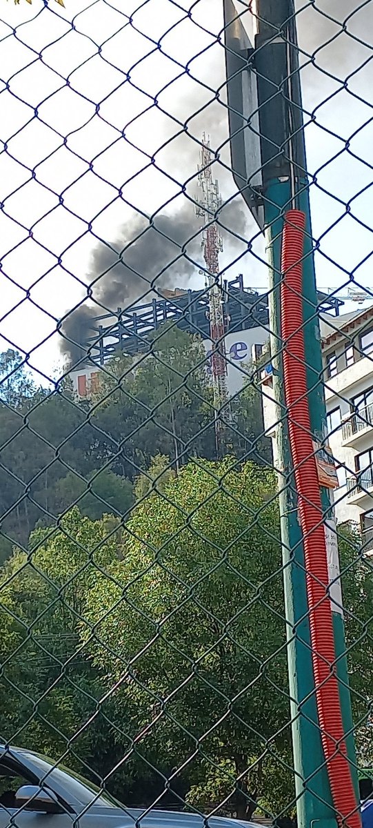Ten_SG_9's tweet photo. U Storage de Santa Fe #Incendio #ustorage @Bomberos_CDMX 🔥 https://t.co/sOORqkExmc