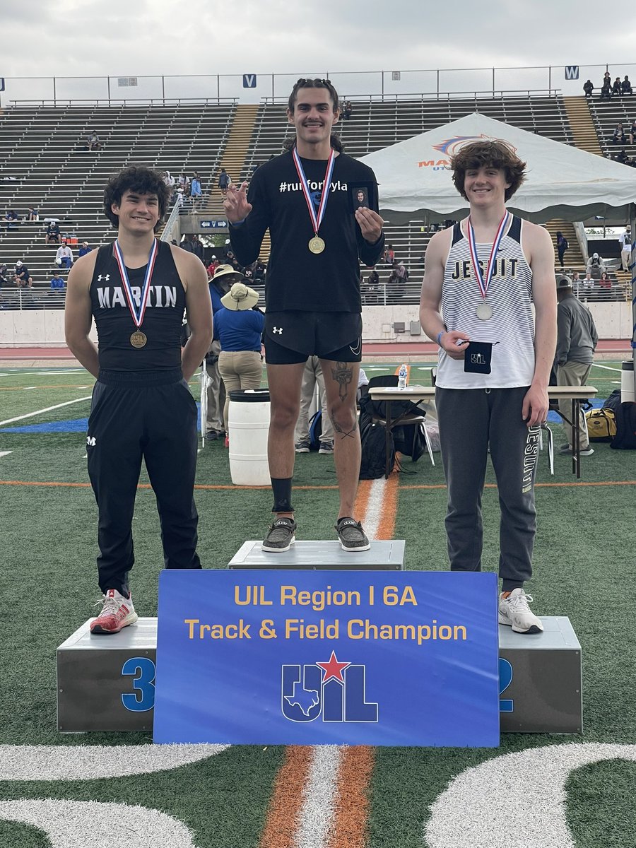 gdorrell's tweet photo. Two time Regional Champion and now a two time State Qualifier! Proud of you kid!💚❤️#flyinghighfordylan #runfordylan @DentonISDSports @JacobDorrellPV @GuyerAthletics https://t.co/Itc1qeZ45B