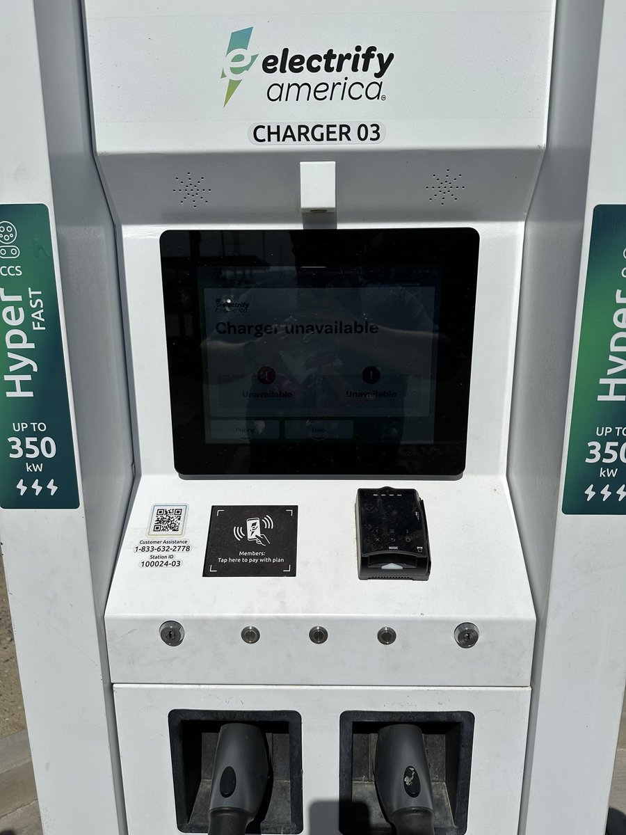 queerzack's tweet photo. @RateYourCharge I’m off I5 at Pacheco shell electricity America. 4/6 stalls are operating the only 350KW stall is down. I’m charging my bolt at the level I expect https://t.co/FD7A5bffXg