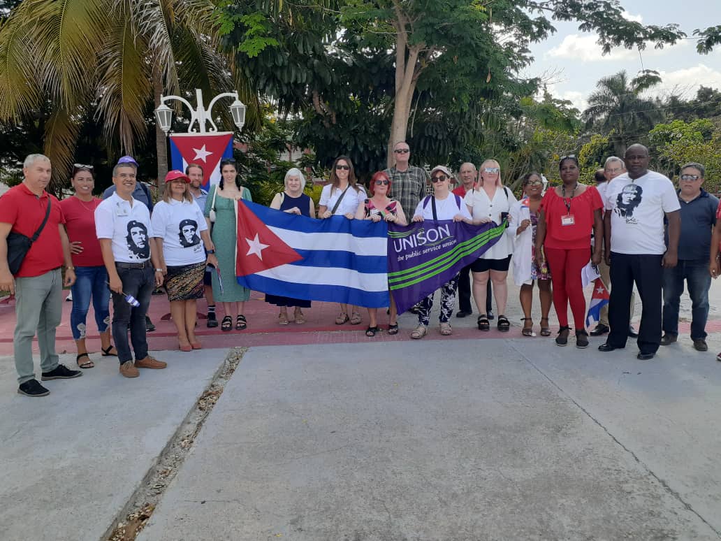 TaniaMCruzHdez's tweet photo. Fue un honor participar en la celebración 🥳por el #1Mayo, junto a la delegación de @unisontheunion, que se encontraba en la @Colaboracionqba, y trabajadores de ese centro.
Comprometidos con Fidel y la Revolución, seguimos juntos poniendo #ALaPatriaManosYCorazón. https://t.co/PTG0K4o4iC