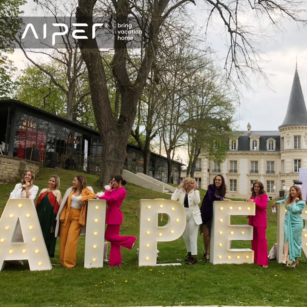 AiperOfficial's tweet photo. Name a better squad…we’ll wait 💁♀️
We had so much fun with our friends at our #AiperPoolParty
Comment a “💙” below if you’re spending your weekend with friends! https://t.co/dML0ADkZ4m