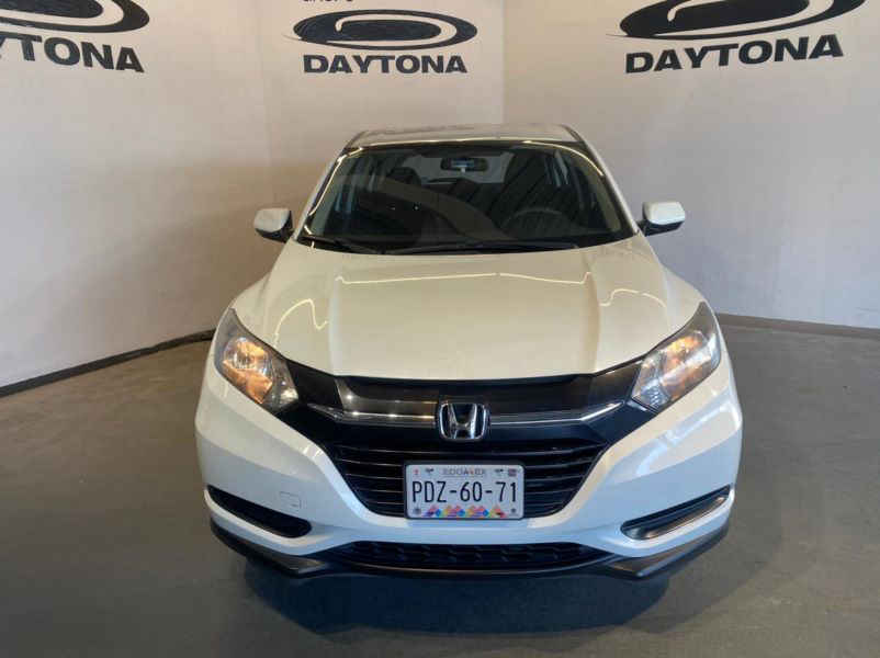 HondaInterlomas's tweet photo. Se vende Honda HR-V 2016 Usado

  Precio: $ 307,500 MXN Negociable

  Transmisión: Automática

  Color: Blanco

  Kilometraje: 72,653Km.

  Ubicación: Huixquilucan, México

  ref20691463 #MaxiPublica #AutosEnVenta https://t.co/83G3WQx6yb
