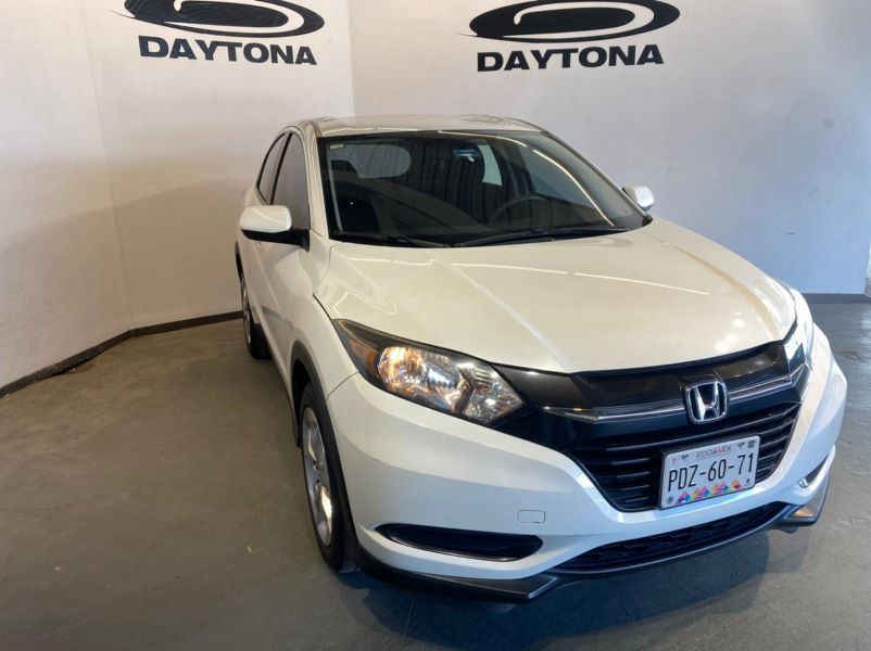 HondaInterlomas's tweet photo. Se vende Honda HR-V 2016 Usado

  Precio: $ 307,500 MXN Negociable

  Transmisión: Automática

  Color: Blanco

  Kilometraje: 72,653Km.

  Ubicación: Huixquilucan, México

  ref20691463 #MaxiPublica #AutosEnVenta https://t.co/83G3WQx6yb