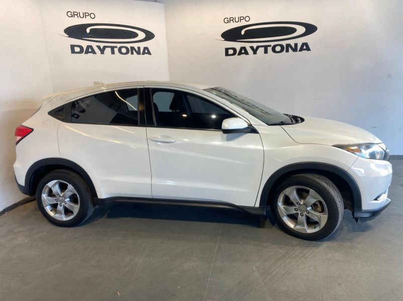 HondaInterlomas's tweet photo. Se vende Honda HR-V 2016 Usado

  Precio: $ 307,500 MXN Negociable

  Transmisión: Automática

  Color: Blanco

  Kilometraje: 72,653Km.

  Ubicación: Huixquilucan, México

  ref20691463 #MaxiPublica #AutosEnVenta https://t.co/83G3WQx6yb