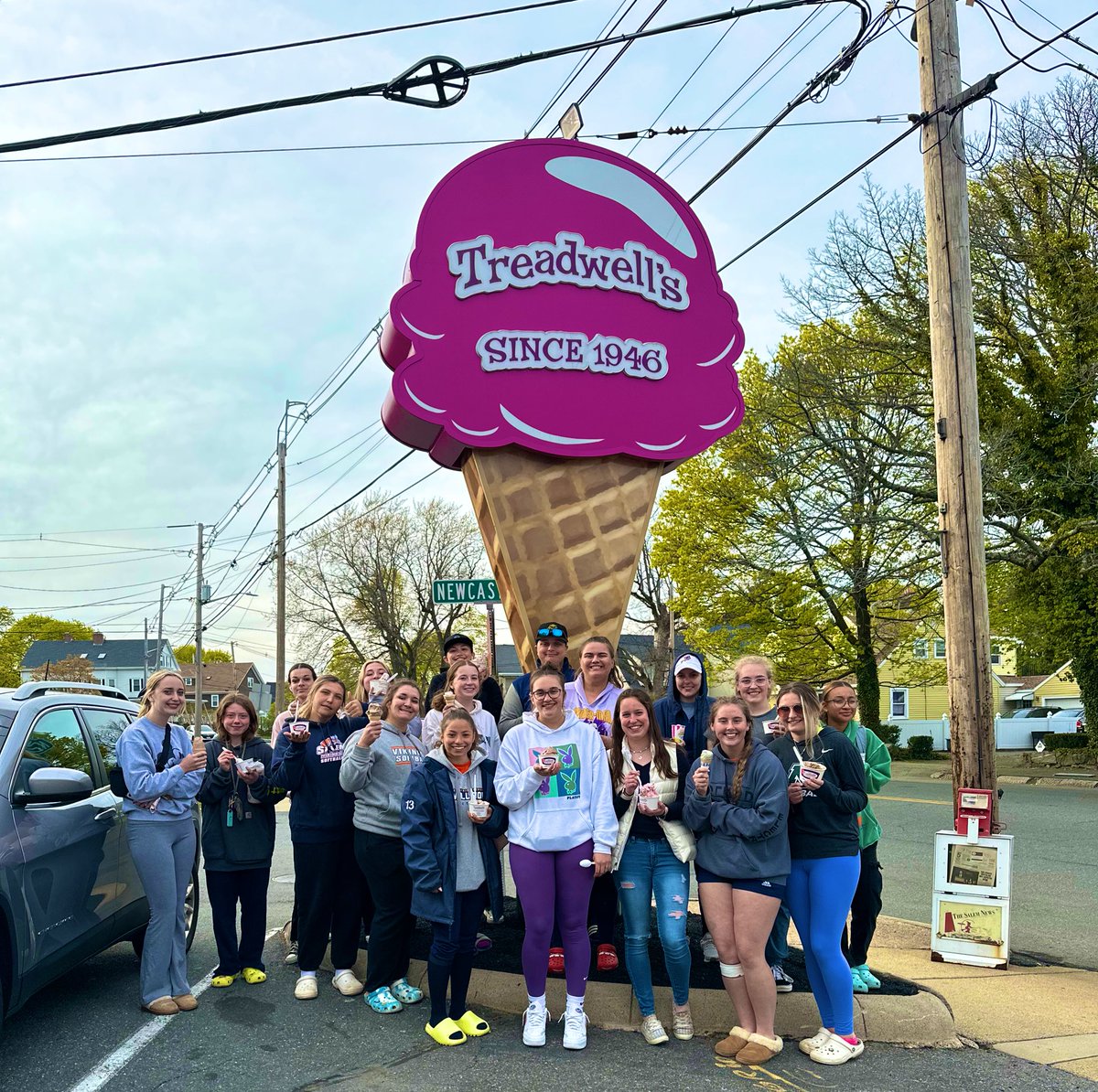 CoachIRusso's tweet photo. Salem State Softball gets ice cream!! https://t.co/EMr8O7dJXH