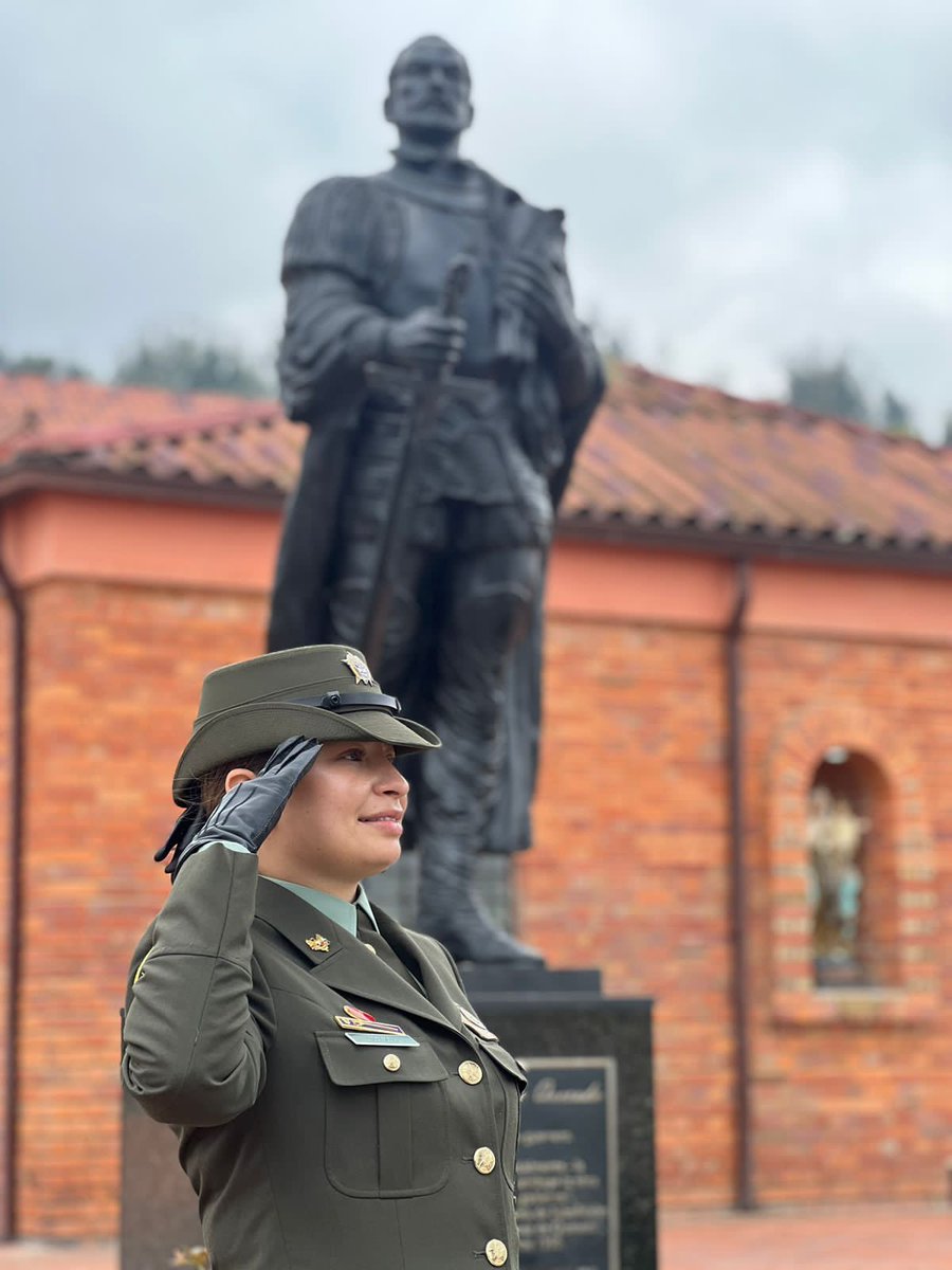 Una imagen de nuestra escuela que refleja la excelencia en los 73 años de trayectoria como Alma Mater de la Suboficialidad y formadora del Nivel Ejecutivo.
#Estudio #Honor #Legalidad #DiosYPatria #EsUnHonorSerPolicía
Fotografía Patrullero Paula García