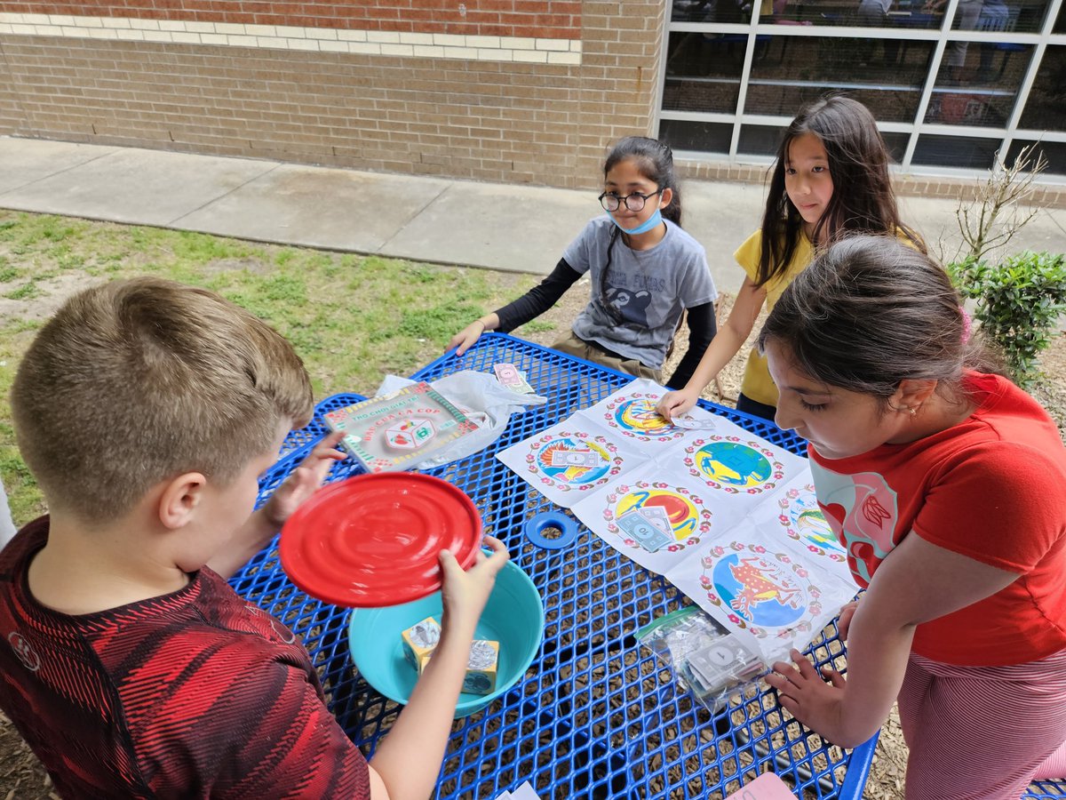 _Mrs_Ochoa_'s tweet photo. Brains were buzzing today, celebrating with #boardgames. They said it was the best day ever at school! #Motivation #CriticalThinking #teamwork #orallanguage #concentration #problemsolving #confidence #boostmemory #edutwitter @Pixar @realUNOgame @JumanjiGame https://t.co/MTCWms9c15