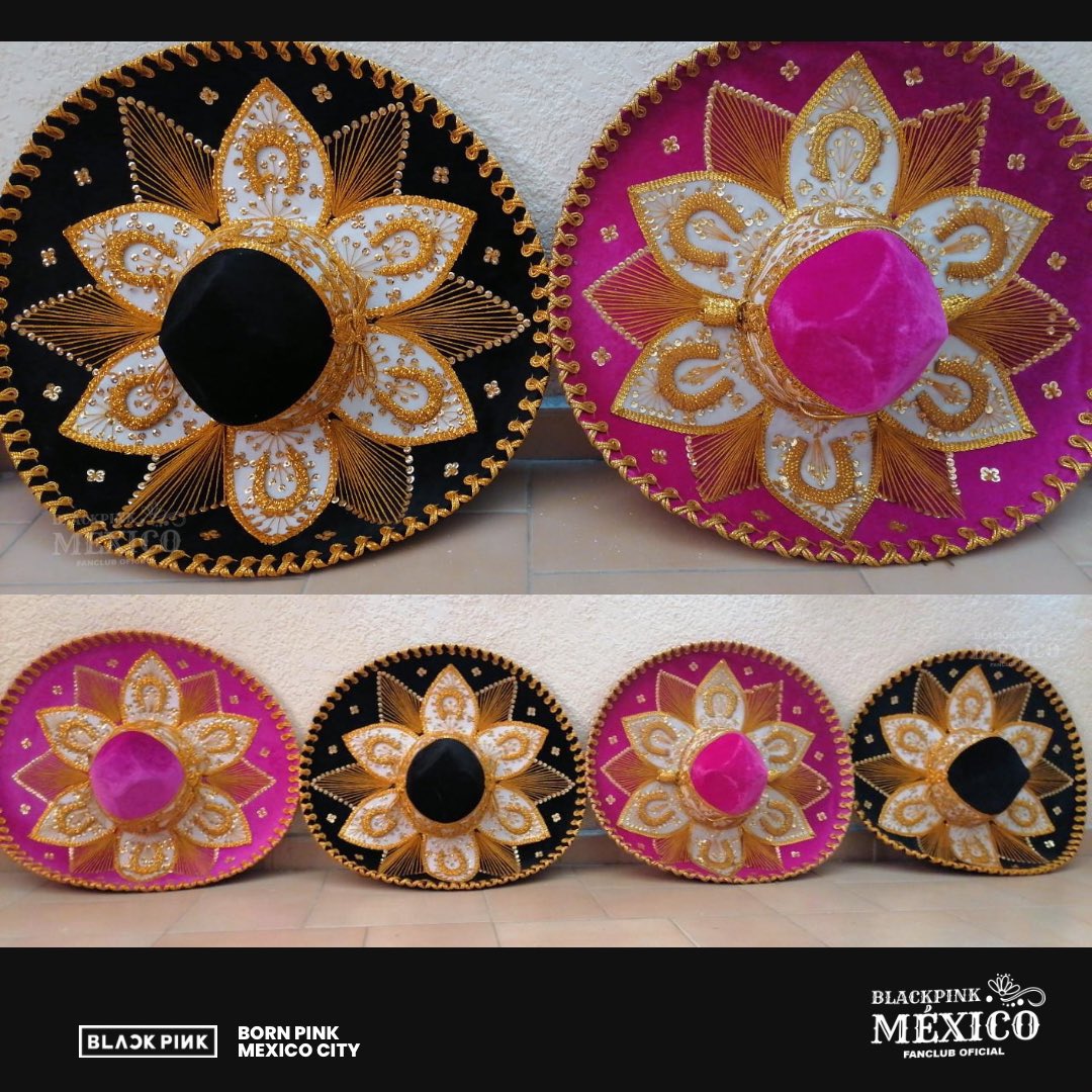 BLACKPINKMX1's tweet photo. ¿COMO LLEGARON LOS SOMBREROS DE CHARRO A #BLACKPINK? 🇲🇽 
Cuando se publicaron las fechas del BLACKPINK WORLD TOUR [BORN PINK] en México, el Staff de la Fanbase Mexicana @BLACKPINKMX1 👭🏽👩🏽���🤝‍👨🏼 sugerimos entre nosotras las actividades que podríamos hacer en los conciertos. Una miembro dijo "...yo pienso que seria muy representativo del país regalarles sombreros de mariachi rosas..." 💡; a todas nos encantó la idea y lo anotamos en la lista de FanProjects 📋.

Buscamos en distintos Estados del país los sombreros que tuvieran un diseño y color que nos parecía acorde para BLACKPINK, y votamos 🗳️ entre ellos.

Los 4 sombreros elegidos fueron de una tienda local de artesanías mexicanas de Cuernavaca. Cada sombrero pesa aproximadamente 1kg y fueron solventados por el Crowdfunding que nuestra Fanbase promovió💰.

Un día antes del concierto, se transportó en camión 🚌 los 4 sombreros desde Morelos hacia la Ciudad de México al lugar de hospedaje del staff foráneo 🏠. 

El día del primer concierto trasladamos al Foro Sol ☀️ los 4 sombreros que entregaron en zona PIT. Nuestra staff de zona PIT dice "...tenía miedo de que no me dejaran pasar en el área donde me revisaban porque eran muchos sombreros..." 
Los Blinks la veían emocionados y esperaban que sí se pudieran entregar. Se organizó con una sublider de los FanProject de zona PIT para cuidar los sombreros; también los usaron para protegerse del sol 😎☀️.

El concierto empezó, y sabíamos que se acercaba la hora del Encore para entregar los sombreros. Gritamos mucho a BLACKPINK para que voltearan a ver los sombreros. #Rosé y #Lisa los vieron y pidieron al personal de seguridad que les pasaran los 4 sombreros, para posterior DAR POR LOGRADO EL PROYECTO al verlas felices usándolo. Todo el proceso valió la pena 🩷. Sin ustedes no hubiera sido posible ¡GRACIAS BLINK MX!💕

#BLACKPINKinMexico