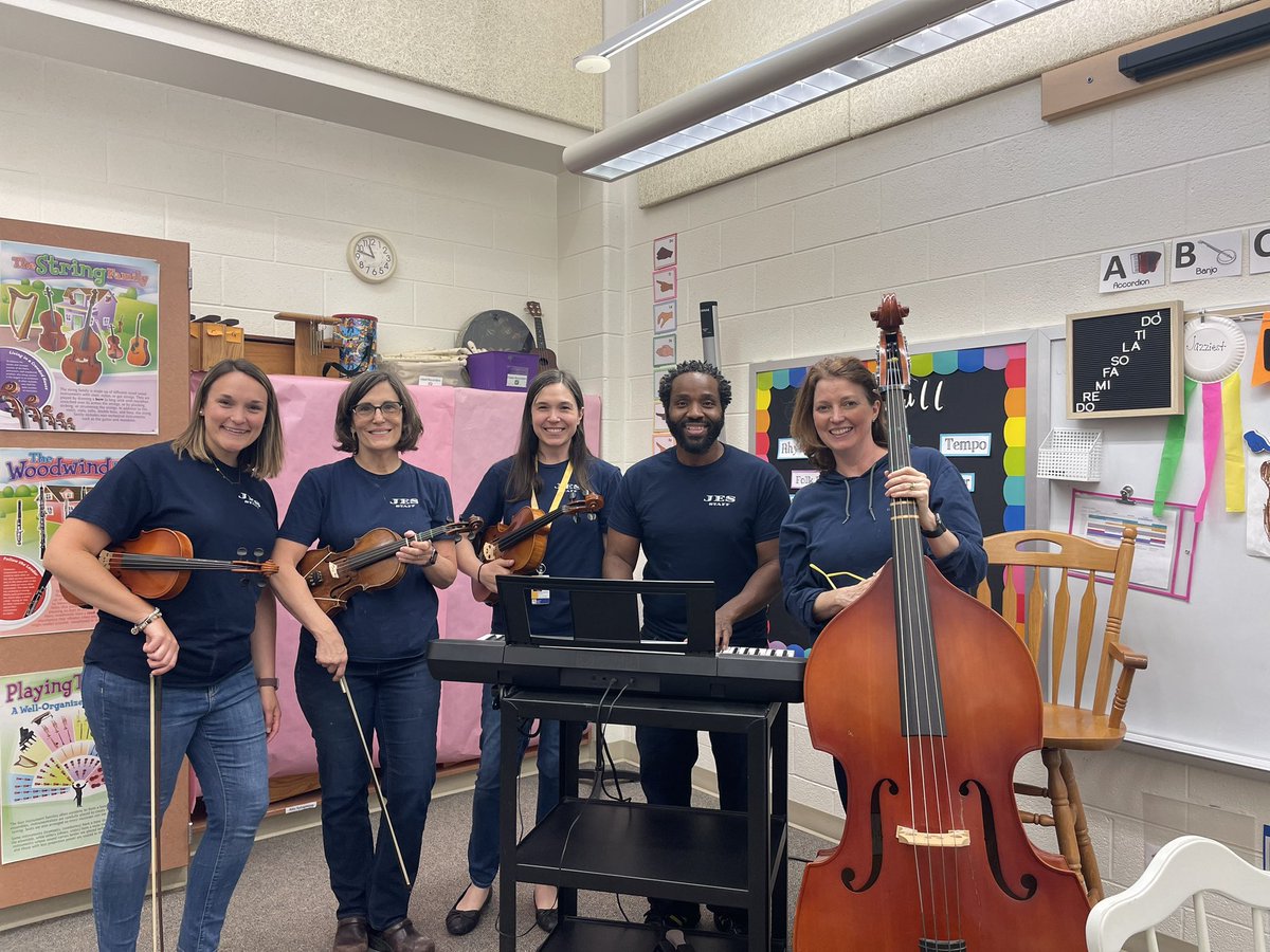MrsRMusicAPS's tweet photo. Matching day at @JamestownAPS with the Art &amp; Music dream team! ❤️🖌️🎨🎻🎹🎶 Caught a photo during our orchestra rehearsal this afternoon! Can’t wait to perform next week! 🎉  @raifel_faison @ArtJamestownES @JtownClarkArt @ Ms. Maston @APSArts #ArtsCONNECTS https://t.co/UahHqvbiKw