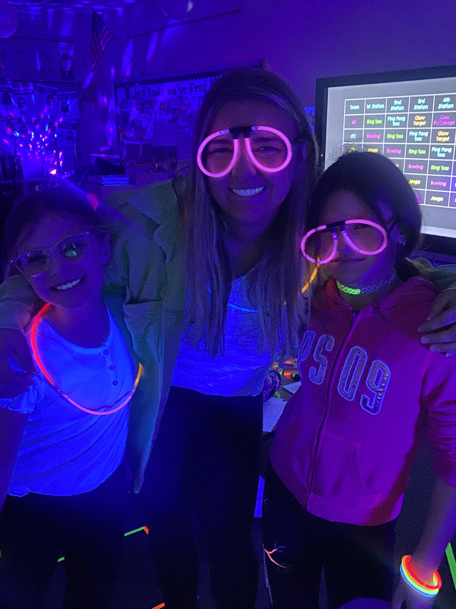mcintyreclass4's tweet photo. We've been lucky to host another amazing @UNDEducation student teacher this semester! https://t.co/SGNURg2BID