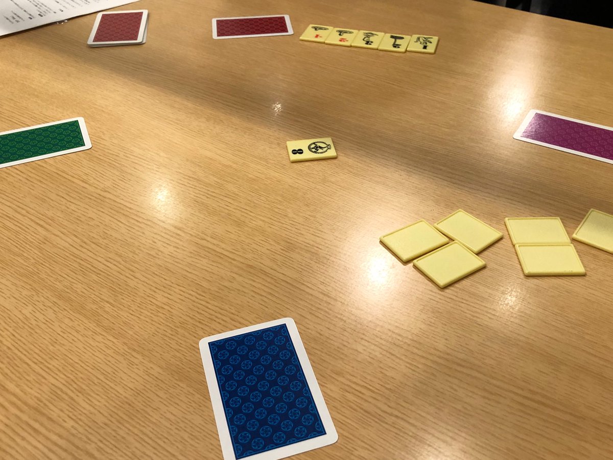 kimnii_game's tweet photo. RAJ
前に出会った時は見るだけで終わった『ハゲタカのえじき』のver.違いをプレイ。
ちょっと風景が違うだけで新鮮。タイル良き。
もう飽きてたかと思ったけど、やっぱりハゲタカは自分がボドゲにハマった原点なんで久々にやると楽しい。
#alex100 https://t.co/rxa4NXBY0d