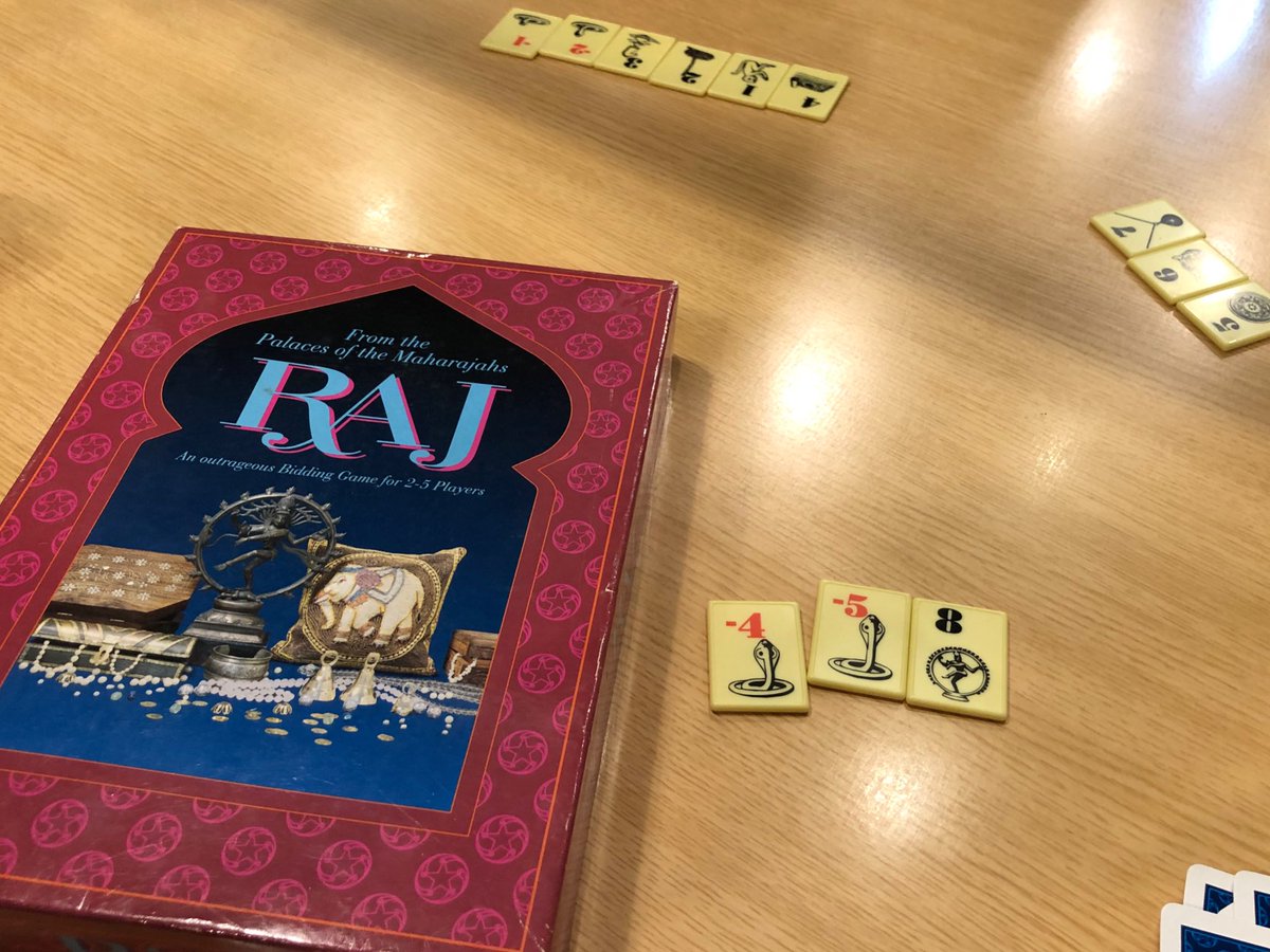 kimnii_game's tweet photo. RAJ
前に出会った時は見るだけで終わった『ハゲタカのえじき』のver.違いをプレイ。
ちょっと風景が違うだけで新鮮。タイル良き。
もう飽きてたかと思ったけど、やっぱりハゲタカは自分がボドゲにハマった原点なんで久々にやると楽しい。
#alex100 https://t.co/rxa4NXBY0d