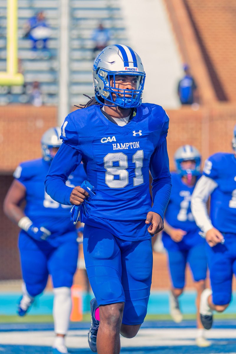 Honored to have received an offer from <a href="/HamptonFootball/">HUFootball</a> Thank you <a href="/znpatterson/">Zack Patterson</a> @Coachp_Hampton
