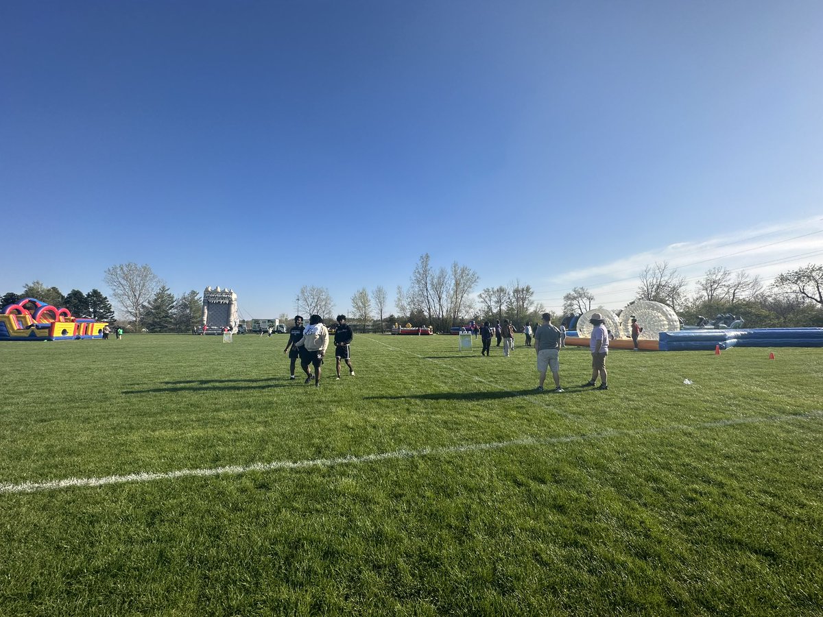 regent_softball's tweet photo. Having a blast at the End of the Year Bash thanks to @RockUActivities  💥🌮🍗🍔🥤🎈☀️🥳
Food trucks, games, music, and lots of fun!! #goregents https://t.co/1rQ9TyO2PV