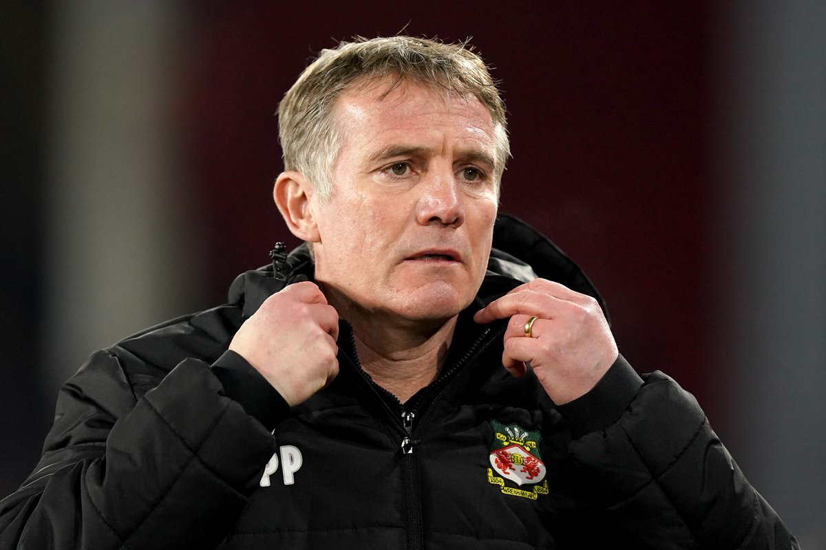 gavlea82's tweet photo. Phil Parkinson appreciation tweet. Thank you. That is all. @Wrexham_AFC #WxmAFC #WrexhamAFC #Heknowsexactlywhatweneed #upthetown #puttingonashow https://t.co/4CgcQ3QJm9