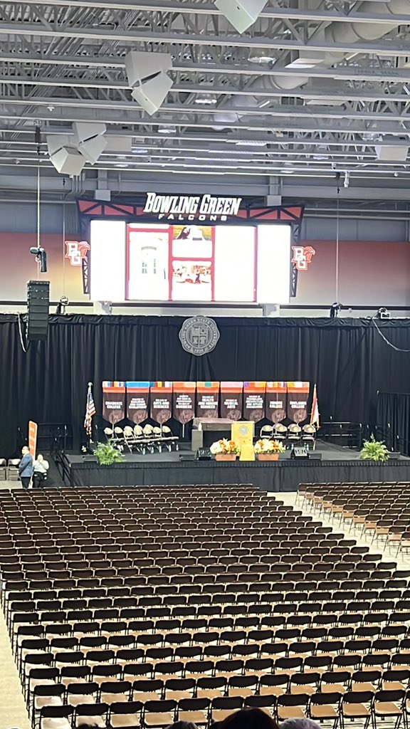 MrsMoore00's tweet photo. Waiting for @fam2301 to walk across the stage!!! @bgsubiz @bgsu https://t.co/d1PEvJr091