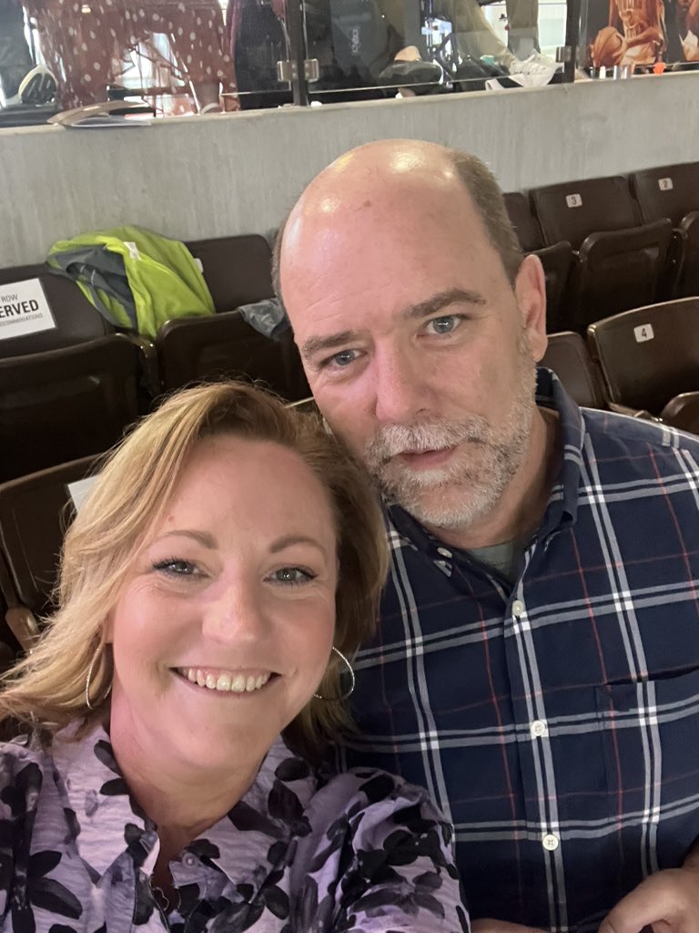 MrsMoore00's tweet photo. Waiting for @fam2301 to walk across the stage!!! @bgsubiz @bgsu https://t.co/d1PEvJr091