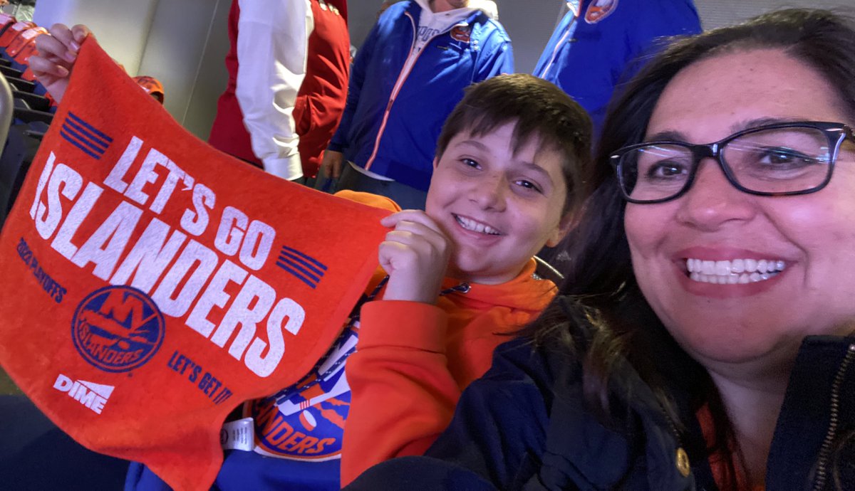 crisispenny's tweet photo. Let’s go Islanders!!!! #LGI #ubsarena https://t.co/tMQG9wn8sJ