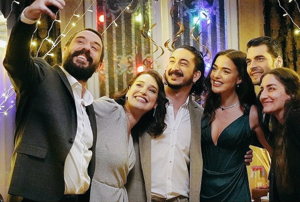 I guess #Tuzak is the best Turkdizi ever. no tightness, no cliches, no superfluous characters. each hero's revealed, the storie's told. all series're full of intrigue, pain, joy, love! we never knew what could happen! It was an amazing Trap!⚖️❤️😎
#UmRen #BensuSoral #AkınAkınözü