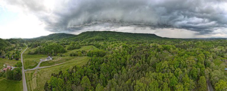 FirstWarnTRI's tweet photo. A great picture of a shelf cloud this evening in Kingsport from some stronger thunderstorms.

📸 - @babowling12 https://t.co/k0g6NjsPKo