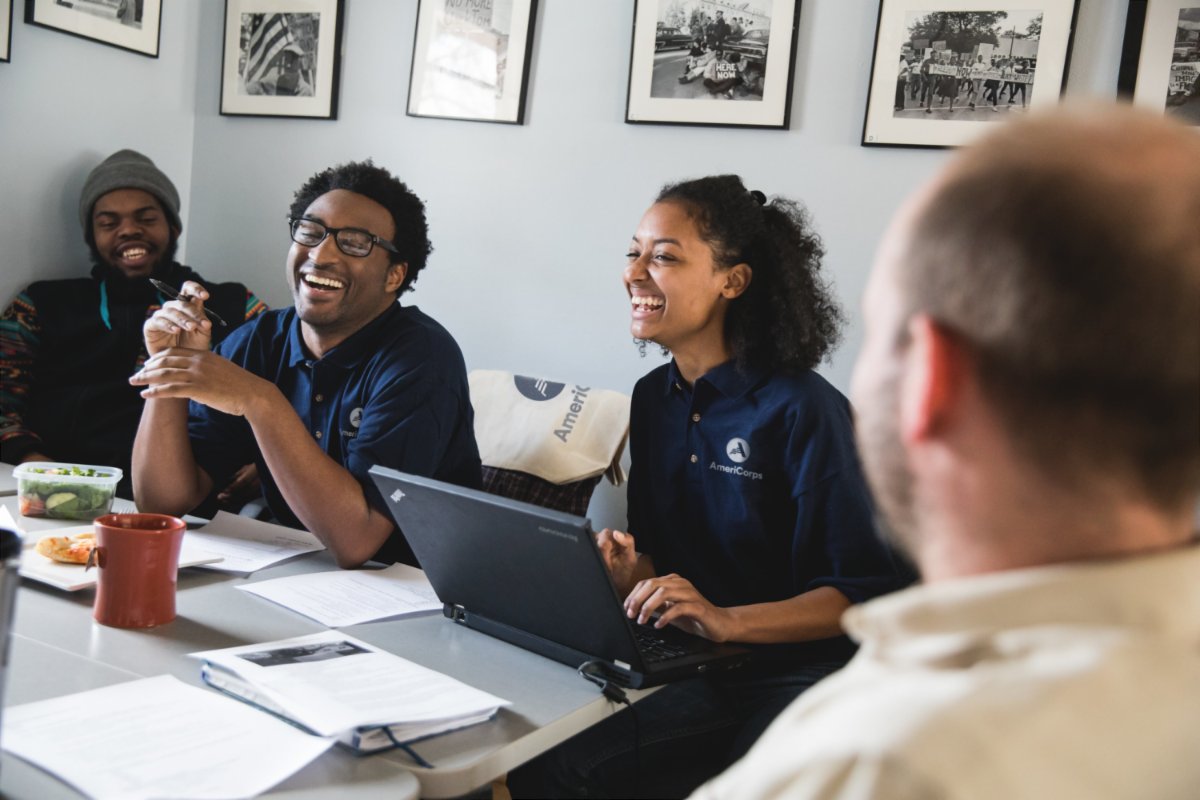 Join LCLC as an AmeriCorps VISTA Summer Associate. Benefits include a cost-of-living allowance, educational award and health care. Associates will serve for 9 weeks beginning June 5, 2023 and must be at least 18 years old. Apply TODAY! conta.cc/3ASgkeh