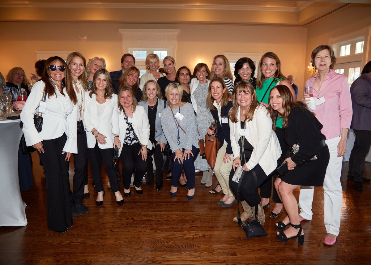 EliseInTheBurbs's tweet photo. Had an amazing time at the @houlihanlawrence Top Broker Event this week! https://t.co/7klaNqXCuo