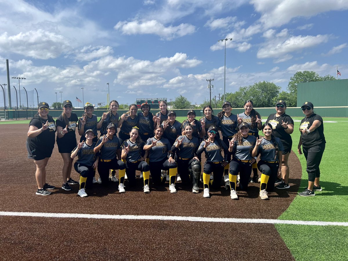 softballbrennan's tweet photo. Bi-District Champions!! Round 2 here we come!! 

Great team win ladies!!💪🏽🐻🥎🌻 https://t.co/5NhMJlerKH