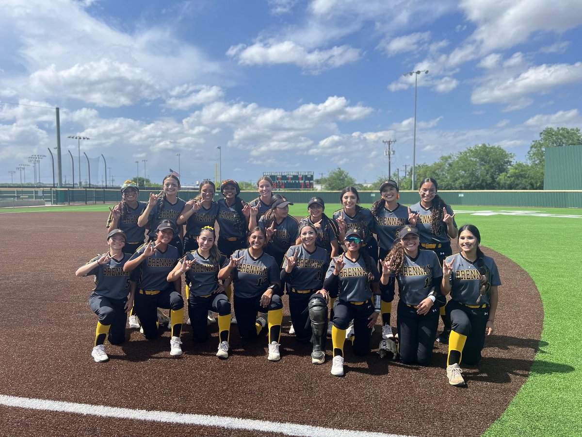 softballbrennan's tweet photo. Bi-District Champions!! Round 2 here we come!! 

Great team win ladies!!💪🏽🐻🥎🌻 https://t.co/5NhMJlerKH
