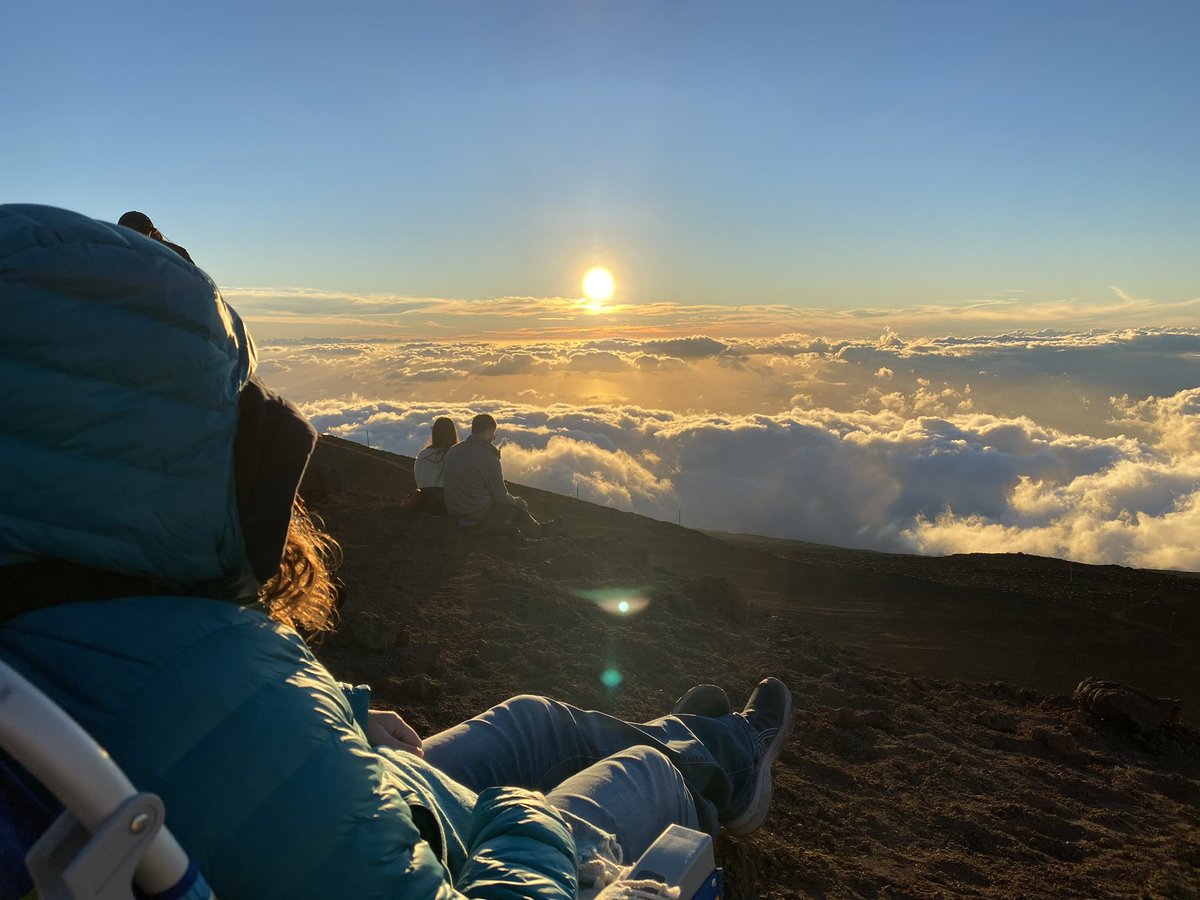 Steph_the_Weff's tweet photo. @weatherchannel Watching the sunset at Haleakala National Park, HI! 🌴☀️🌋#NationalParkWeek https://t.co/90Hvc0o4lw