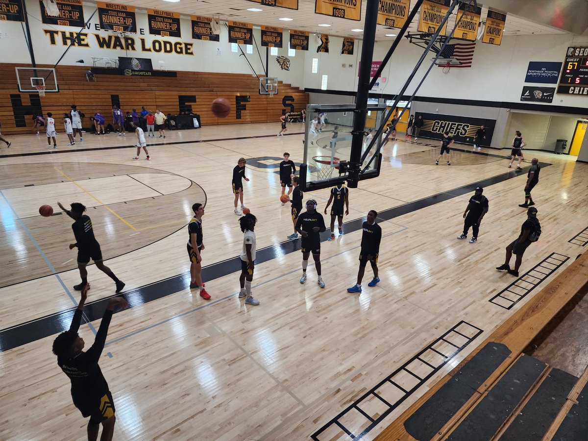 coachsorrell's tweet photo. Clocked in! @OTRHoops
#Sweet16SessionII
#HypeMeUp https://t.co/hK1x1xCXOR