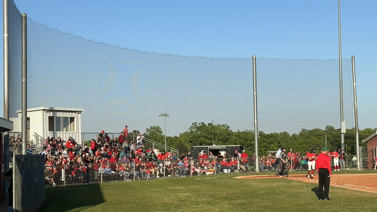 A standing room only crowd tonight here in E Town in honor of Chris Wade.  #redout <a href="/EHS_GamedayLIVE/">EHS_Gameday</a>
