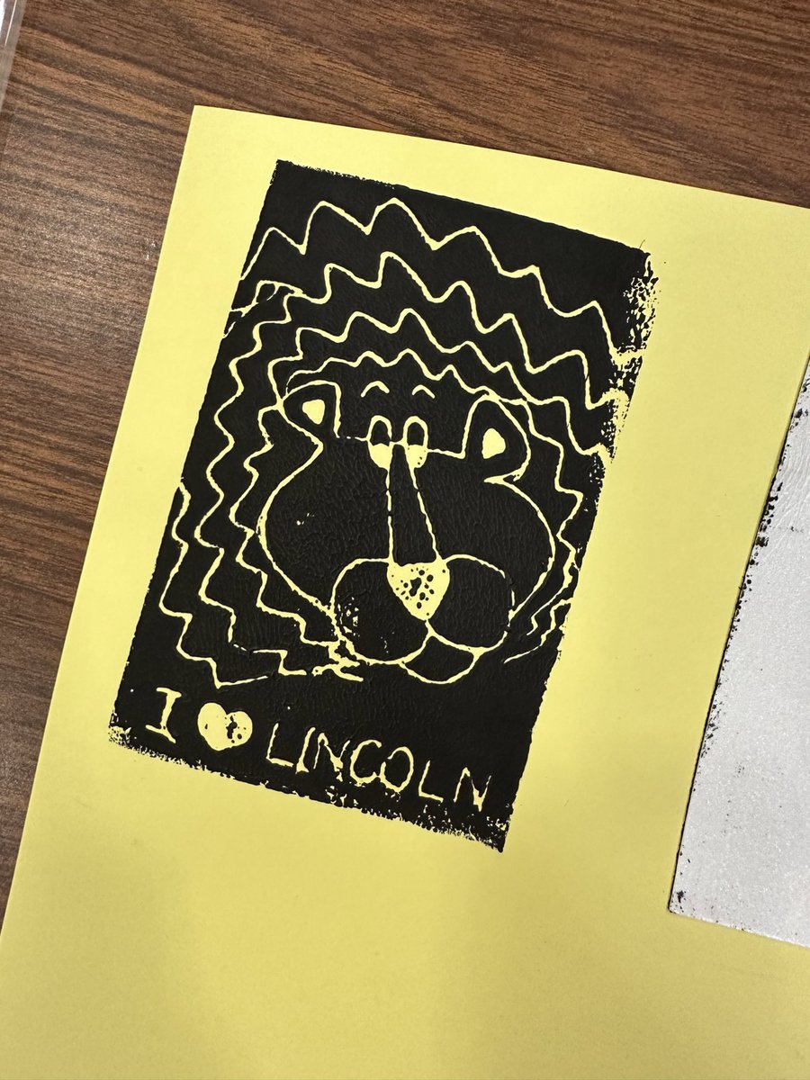 MsLinzArt's tweet photo. Family Art Night Fun!!
Printmaking with foam!🎨❤️ https://t.co/XxHBrvgpTD