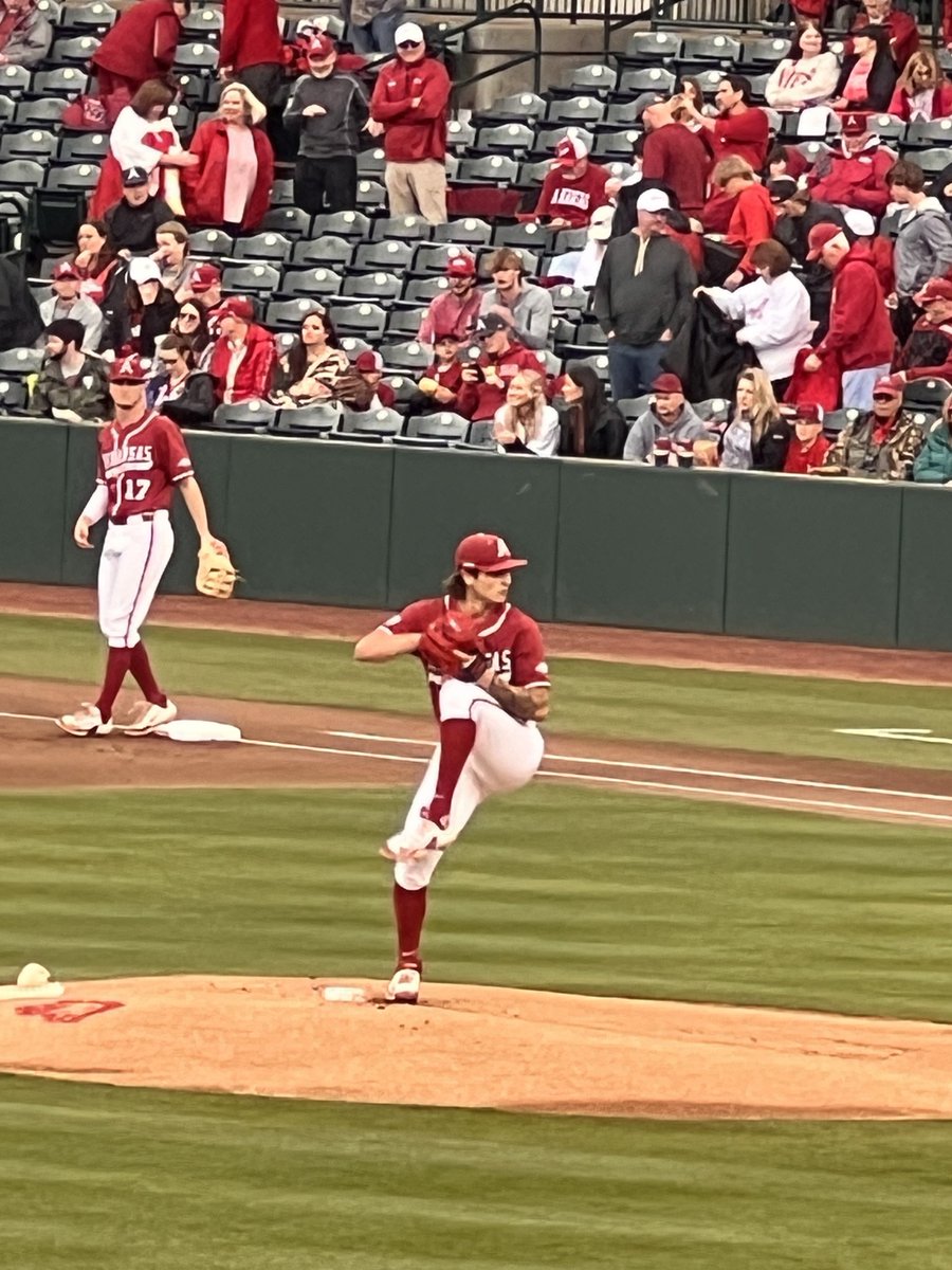 MeadorsDennis's tweet photo. Brady on the bump and ready to SHOVE! Defense, play error free and no extra outs! Offense, get the bats hot and keep them hot. LETS PLAY BALL!!
#BaumSquad
#BaumShow https://t.co/Ny60PB9njy